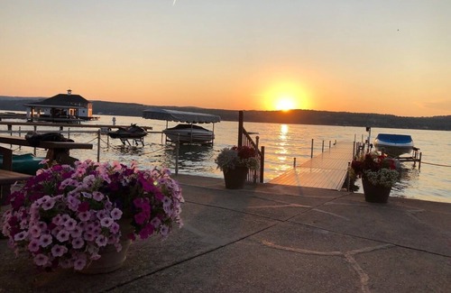 Canandaigua Cottage | Gorgeous Sunsets! Lake Level Home On Desirable East Side