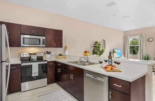 Iona Villa | Gorgeous Townhome Close to the beaches