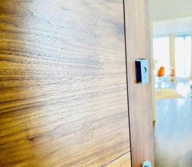 Brentwood Apartment | Gorgeous two bedroom luxury Apartment sleeps 6