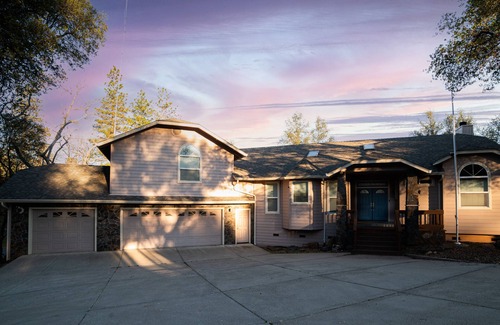 Groveland Villa | Gorgeous villa overlooking Yosemite mountains