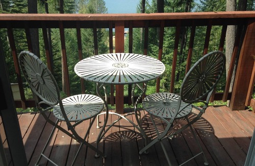 Sandpoint House | Gorgeous Waterfront 5 Bedroom House with Private Dock & Beach