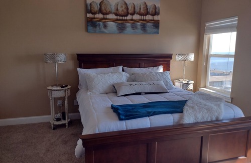 Athens Condo | GORGEOUS Wheeler LAKE FRONT CONDO 1800 SQ ft 3bed/2bath sleeps 6-8 Monthly Rent