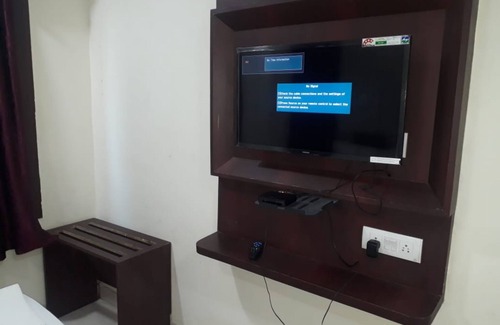 Jadavpur Hotel | Goroomgo Sai Guest House Jadavpur Kolkata