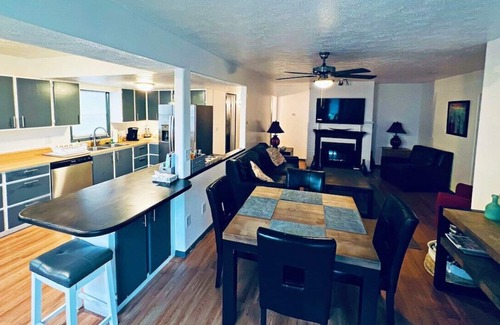 Geneva-on-the-Lake House | GOTL 5BR · 5 Bedroom Lakeside Vacation Rental Home Sleeps 12