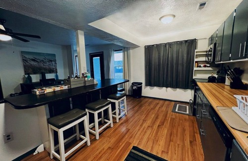 Geneva-on-the-Lake House | GOTL 5BR · 5 Bedroom Lakeside Vacation Rental Home Sleeps 12