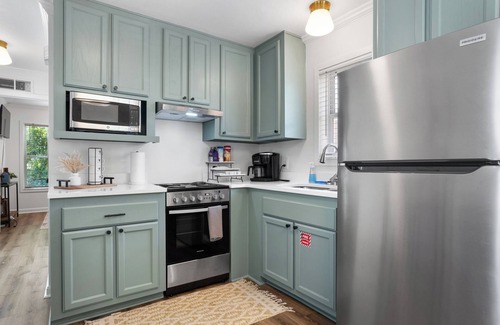 Ocean Springs Cottage | Government St Cottage DT Ocean Springs! Golf cart included!