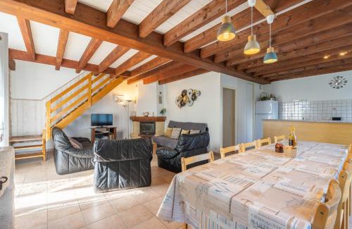 La Gripperie-Saint-Symphorien House | Grand gite 16 personnes