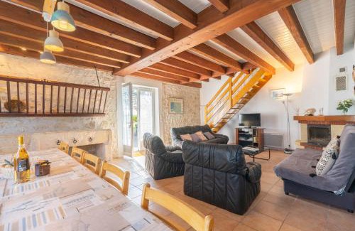 La Gripperie-Saint-Symphorien House | Grand gite 16 personnes