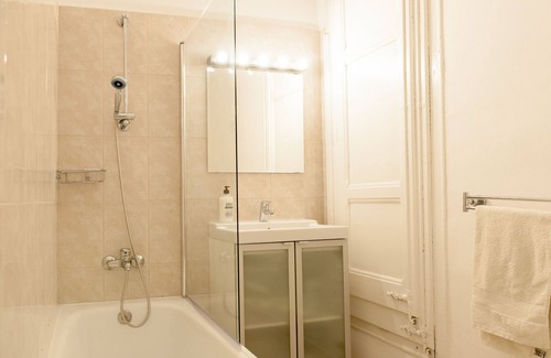 La Bordeta Apartment | GRAN VIA EXPERIENCE: Wi-Fi, air conditioning, 2 double bedrooms