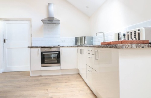 Madley Cottage | GRANARY 2, pet friendly, with a garden in Madley