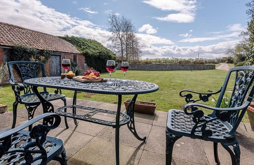 Saxmundham Cottage | Granary Cottage, Valley Farm Barns Snape,