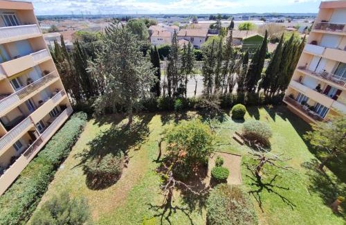 Caremeau Apartment | Grand Appartement Ensoleillé avec Parking