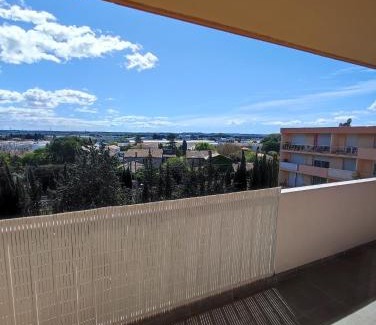 Caremeau Apartment | Grand Appartement Ensoleillé avec Parking