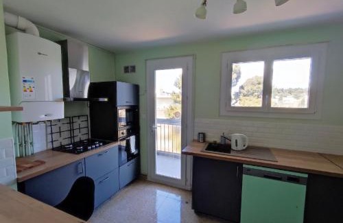 Caremeau Apartment | Grand Appartement Ensoleillé avec Parking