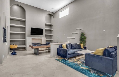 Spring Valley House | Grand Casa 7Bd X 4Bth X 16 Bds