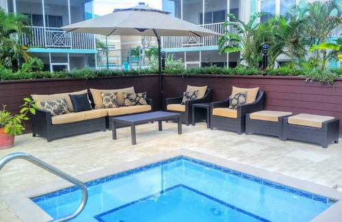 Seven Mile Beach Condo | Grand Cayman - 7 Mile Beach - 2 BR/2 Bath Condo - Week Rental - Pool & Spa