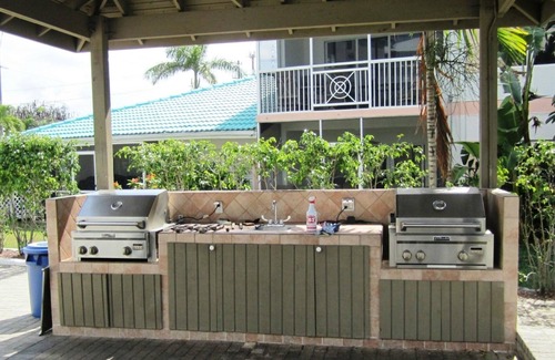 Seven Mile Beach Condo | Grand Cayman - 7 Mile Beach - 2 BR/2 Bath Condo - Week Rental - Pool & Spa