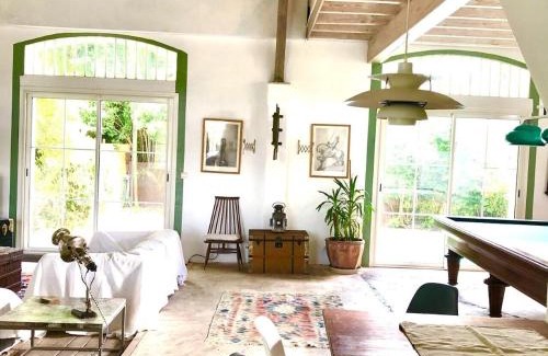 Pomas House | Grand loft avec piscine privée dans vielle gare