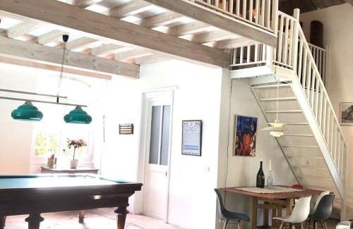 Pomas House | Grand loft avec piscine privée dans vielle gare