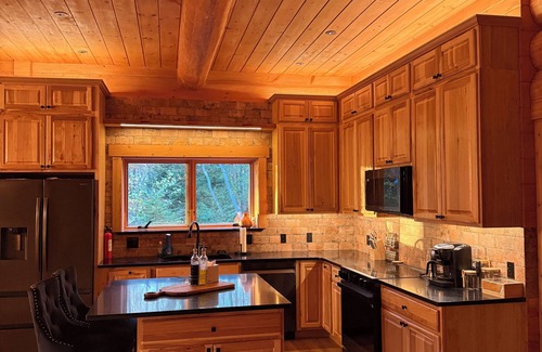Blakeslee Cabin | Grand opening, Lakefront. Log Cabin, steam room, sauna, karaoke, pool table bar