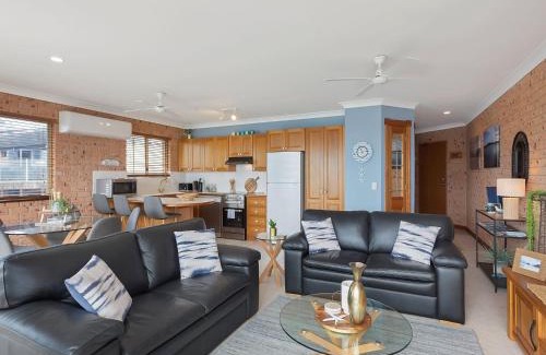 Narooma Apartment | Grand Pacific 2 Unit 4 -Omaroo - First Floor