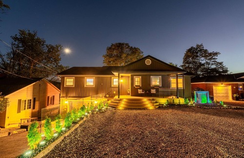Caledonia House | Grand River Retreat- Cozy Caledonia home with hot tub & river access