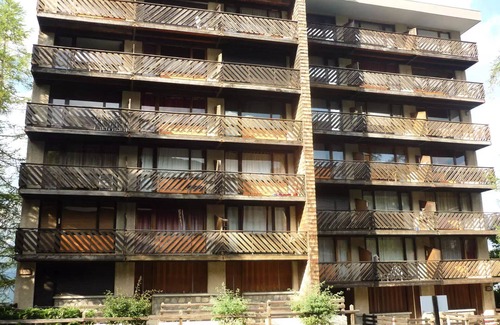 Pra Loup Apartment | Grand Standing, fully renovated 2-bedroom apartment, south-facing balcony overlooking slopes, beds made on arrival, in Pra Loup