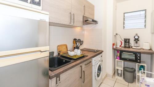 St Gilles-les-Bains Apartment | Grand T1 avec terrasse à 5min des plages et 400m de St Gilles Les Bains