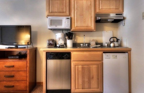 Four O'Clock Resort | Grand Timber Lodge Ski in/Ski out Studio Breckenridge