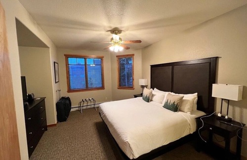 Peak 9 Cabin | Grand Timber Lodge Ski Resort One bedroom King