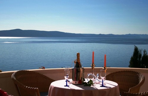 Drasnice Apartment | Grand view apartment with beautiful garden