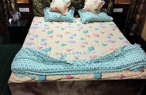 Anantnag District Bed & Breakfast | Grand View Resorts Chatpal