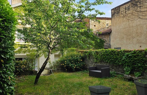 Savignac-les-Eglises House | Grande Maison de Village Avec Jardin, BBQ et Piscine au Coeur du Périgord Blanc