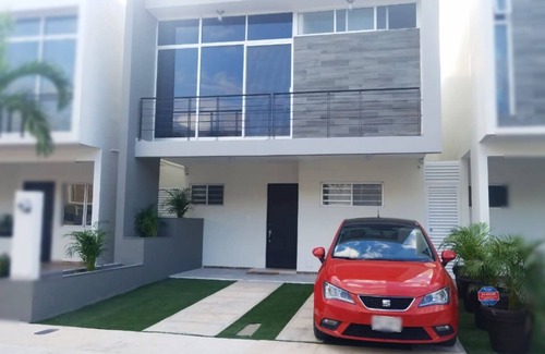 Cancun House | Grande Premium Cancun Home - Pool WiFi SmartTV Private Patio Hotel Zone Spacious
