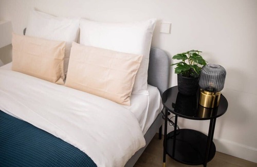 Delfshaven Apartment | Grandly 3 Bedroom Serviced Apartment 83m2 -NB306G-