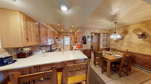 Red River Apartment | Grandview 12 Townhouse With High Speed Wifi