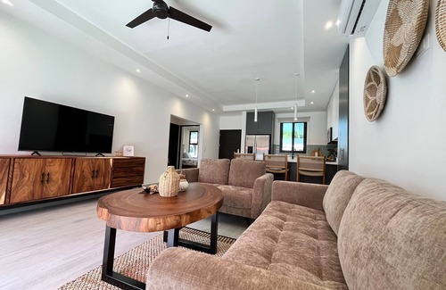 Santa Barbara Villa | Grandy Oasis Villa with Private Pool