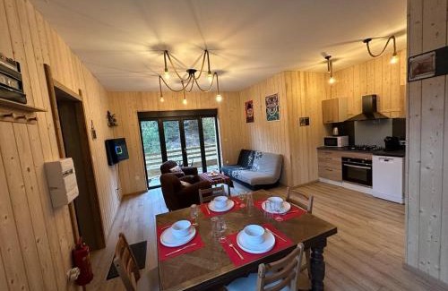 Gerardmer Apartment | Grange de l'ancienne école avec Jacuzzi privé