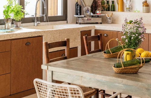 Endoume House | Granite house, feet in the water, Malmousque