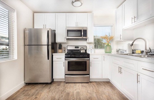 Stockton Apartment | Grant Hill 2 Unit Buyout (II & III) by AvantStay | 7 BR 2 Unit Home w/ Patio