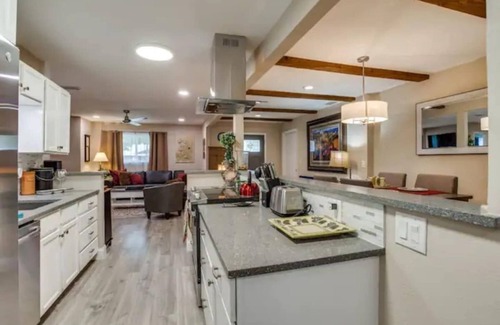 Grapevine House | Grapevine Historic District ! New Remodel, TCU close by