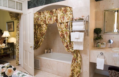 Downtown Nassau Resort | Graycliff Hotel And Restaurant
