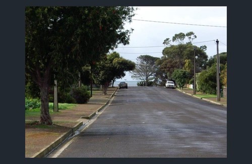 Kingscote Apartment | Graydon Lodge on Seaside-Summer Sale is now on in Esplanade and Buller St Kingscote
