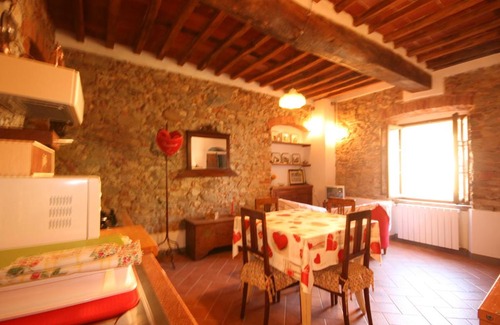 Castagneto Carducci Apartment | Grazioso bilocale ideale per due persone