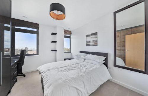 Limehouse Apartment | Great 2 Bed Flat With City View