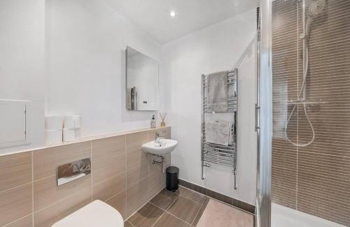 Limehouse Apartment | Great 2 Bed Flat With City View