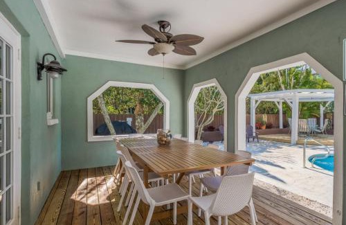 Seminole House | Great 6BR for All Ages Heated Pool 5 Min to Beach