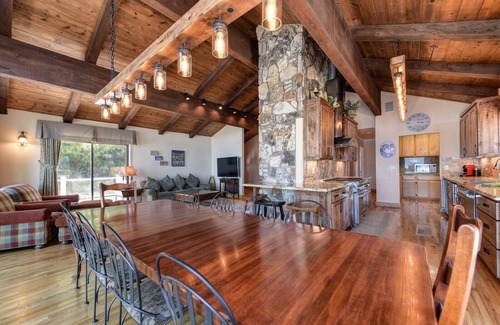 Lake Almanor Country Club House | Great Beach - Lakefront home at Lake Almanor Country Club