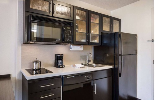 Far North Dallas Apartment | Great Choice! 2 Pet-friendly Units, Full Kitchen, Onsite Parking