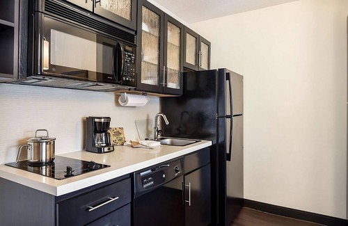 Far North Dallas Apartment | Great Choice! 2 Pet-friendly Units, Full Kitchen, Onsite Parking